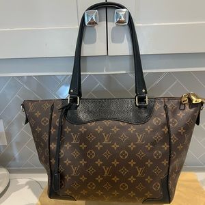 Louis Vuitton shoulder tote bag. Comes with duster
